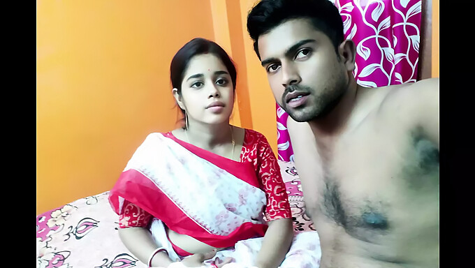 La primera experiencia sexual hardcore de la ama de casa india amateur Tumpa