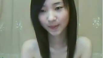 Amateur Chinese Webcam Model Pleasures Herself With Her Fingers