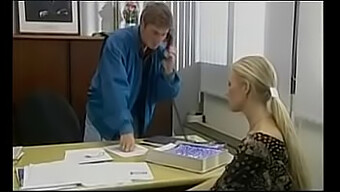 Double Pénétration Au Bureau Français Avec Une Finition S'Il Vous Plaît