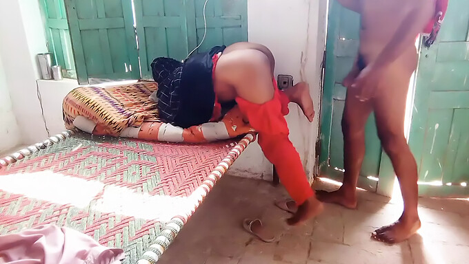 Gadis India Melakukan Seks Kasar dengan Budak Muslim. Video Menjadi Viral