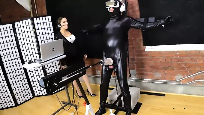 Femdom slave training with fuckmachine