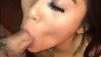 Video Buatan Sendiri Ini Menampilkan Kekasihku Memberikan Blowjob Asia Yang Cantik Dan Menerima Sperma.