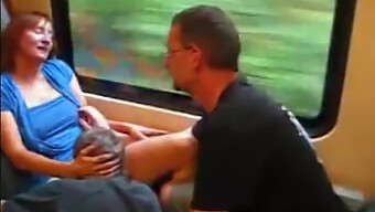 Aventura En Tren Al Aire Libre De La Pareja Alemana Amateur