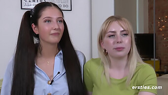 Dvě 19leté A 20leté Lanas Si Užívají Lesbický Sex