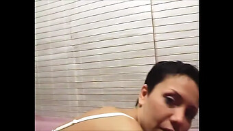 Assista Ao Vídeo Caseiro De Elena Mikhailova E Fique Excitado