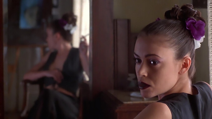 La performance erotica di Alyssa Milano nel film "Poison Ivy 2"