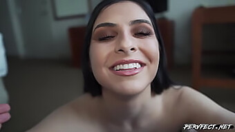 Kaitlyn Katsaros Muestra Su Físico Seductor Durante Una Sesión Bdsm Que Involucra Azotes