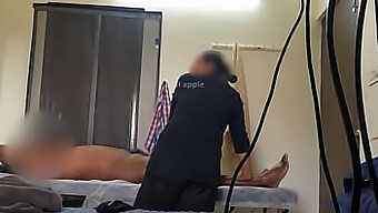 La Sesión Caliente De Spa Se Convierte En Un Encuentro Erótico