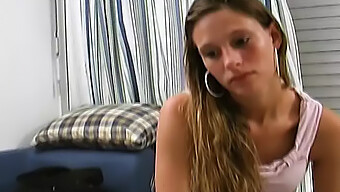 Amateur-Deutsche Babe Genießt Einen Nahaufnahme-Cumshot Auf Ihren Kleinen Brüsten