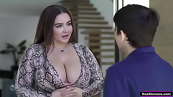 Ricky Spanish menghina MILF berpayudara besar dalam pertemuan hardcore