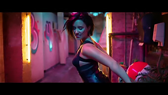 Klip Video Musim Panas Terpanas Demi Lovato.