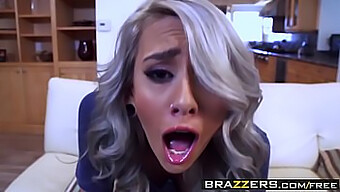 Brazzers presenterer et hett møte med pornostjernen Janice Griffith i en fotjobb- og handjob-scene