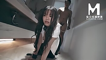 Jelajahi sisi terlarang seksualitas Cina dalam MD-0185