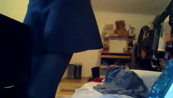 Unintentional exposure: Teen girl caught on camera putting on pantyhose