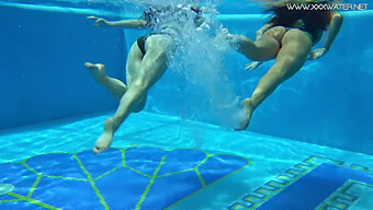 Diana Rius E Sheril Blossom Se Entregam A Um Encontro Lésbico Quente Na Piscina