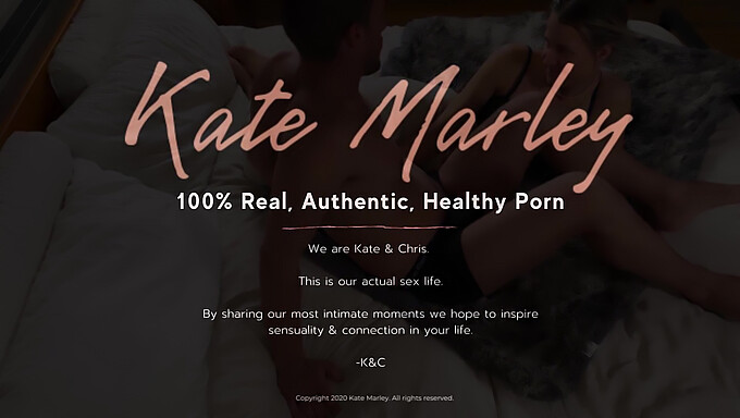 Intimidad intensa de pareja con auto-placer compartido - con Kate Marley