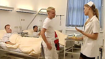 Vintage Europæisk Medicinsk-Tema Erotisk Film Med Anja Juliette Laval Og Markus Waxenegger