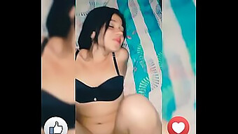 Teengirls Teilen Amateurvideo Auf Facebook