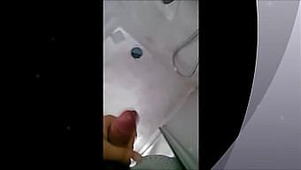 POV Masturbation mit Cumshot eines jungen Typen