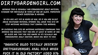 Экстремальная Анальная Поездка Dirtygardengirl С Огромным Дилдо На Общественной Заброшенной Фабрике