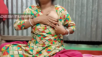 Une Femme Indienne Mature Révèle Ses Gros Seins Et Sa Chatte Serrée Pendant Que Son Conjoint Est Absent