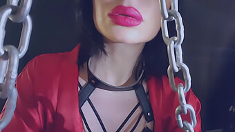 La Dominatrix Emma Domina Con Consoladores Y Sumisión Facial. ¡mira Cómo Se Divierte Con Ellos!