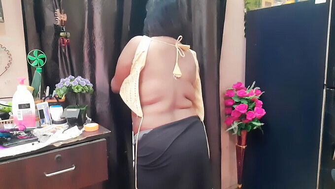 Femme au foyer indienne révèle sa lingerie séduisante dans la partie 25