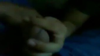 มือสมัครเล่นชาวอินโดนีเซียซ่อนตัวอยู่ในรังไหมก่อนที่จะมีเพศสัมพันธ์