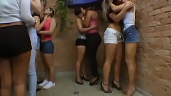 Festa Lesbo Con La Padrona Karina Cruel E Le Sue Ragazze Sottomesse