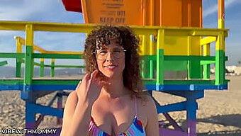 Molly's beach encounter: Jewish MILF engages in Hot session with random stranger