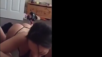 Gadis British Melakukan Seks Oral Dalam Video Baru